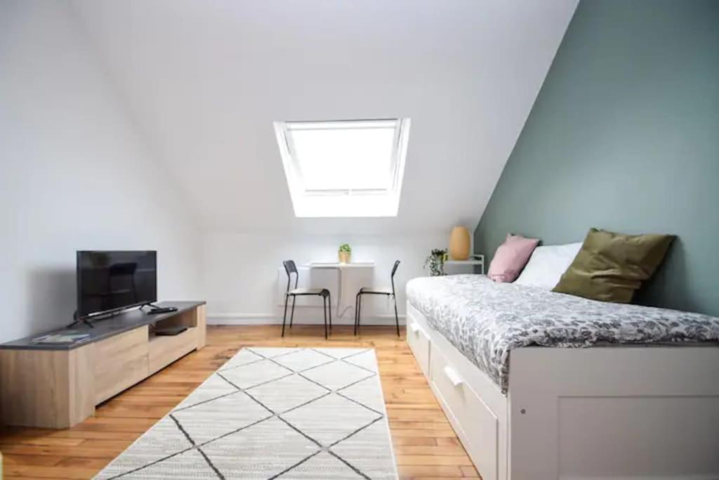 Disponible - Appartement Entier - 10Mn Rer B Aeroport Cdg - Paris Gare Du Nord, T11 Express, Le Bourget, Tout Equipe, Netflix Gratuit, 3 Personnes, 4Eme Etage, Escaliers, Parc Des Expositions, Parking Rue Gratuit Apres 19H Drancy Exteriér fotografie
