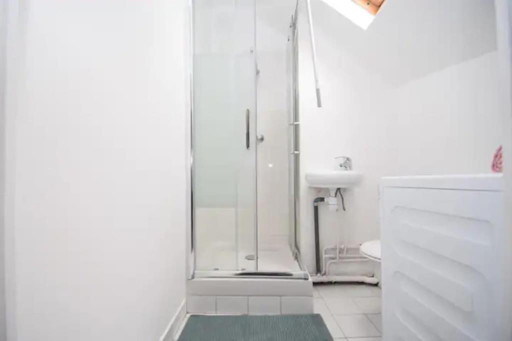 Disponible - Appartement Entier - 10Mn Rer B Aeroport Cdg - Paris Gare Du Nord, T11 Express, Le Bourget, Tout Equipe, Netflix Gratuit, 3 Personnes, 4Eme Etage, Escaliers, Parc Des Expositions, Parking Rue Gratuit Apres 19H Drancy Exteriér fotografie